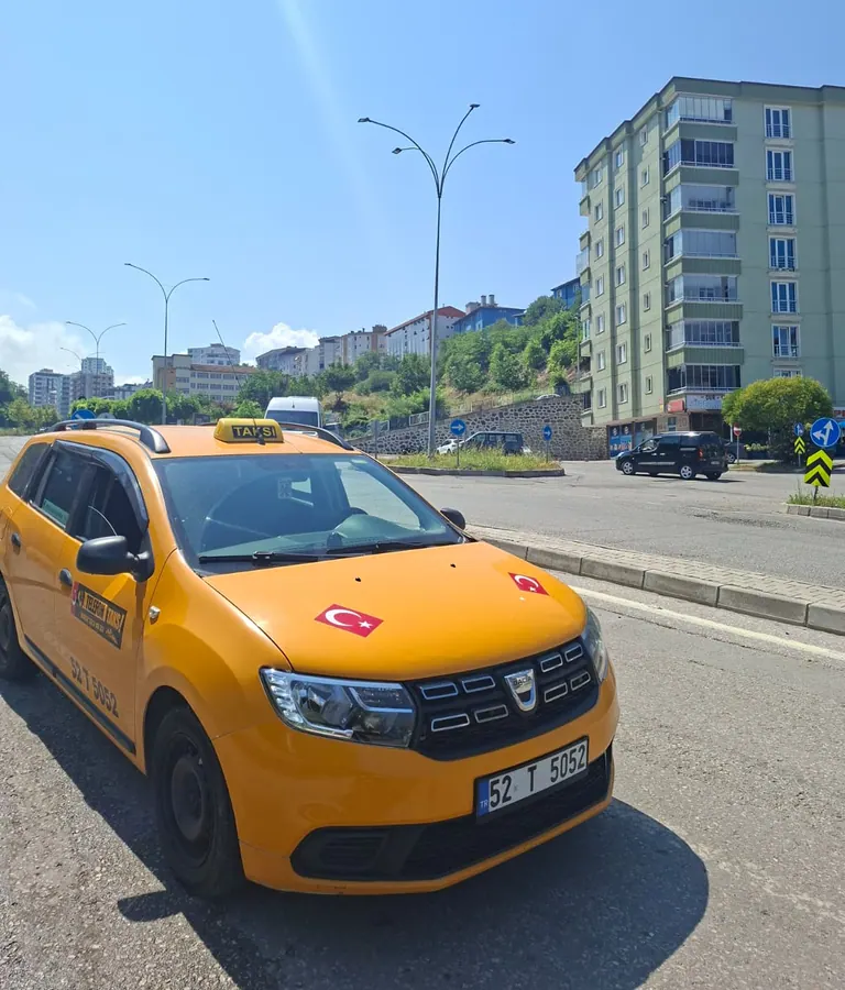 Ünye Taksi 7/24 işletmemize ait 52 T 5052 plakalı sarı taksi